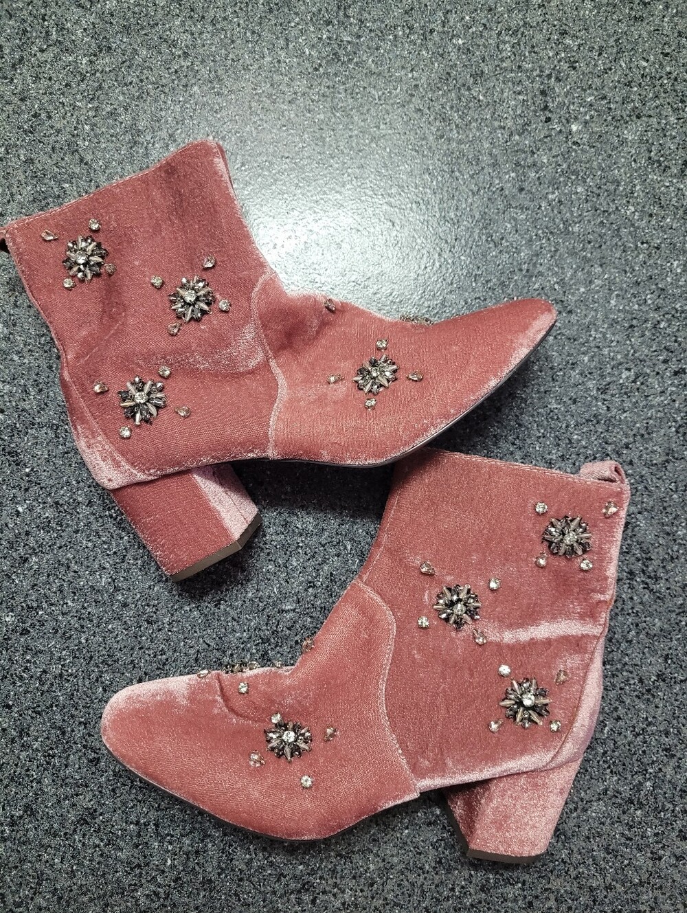 Who What Wear Mauve Pink Rhinestone Ankle Velvet Booties Size 8